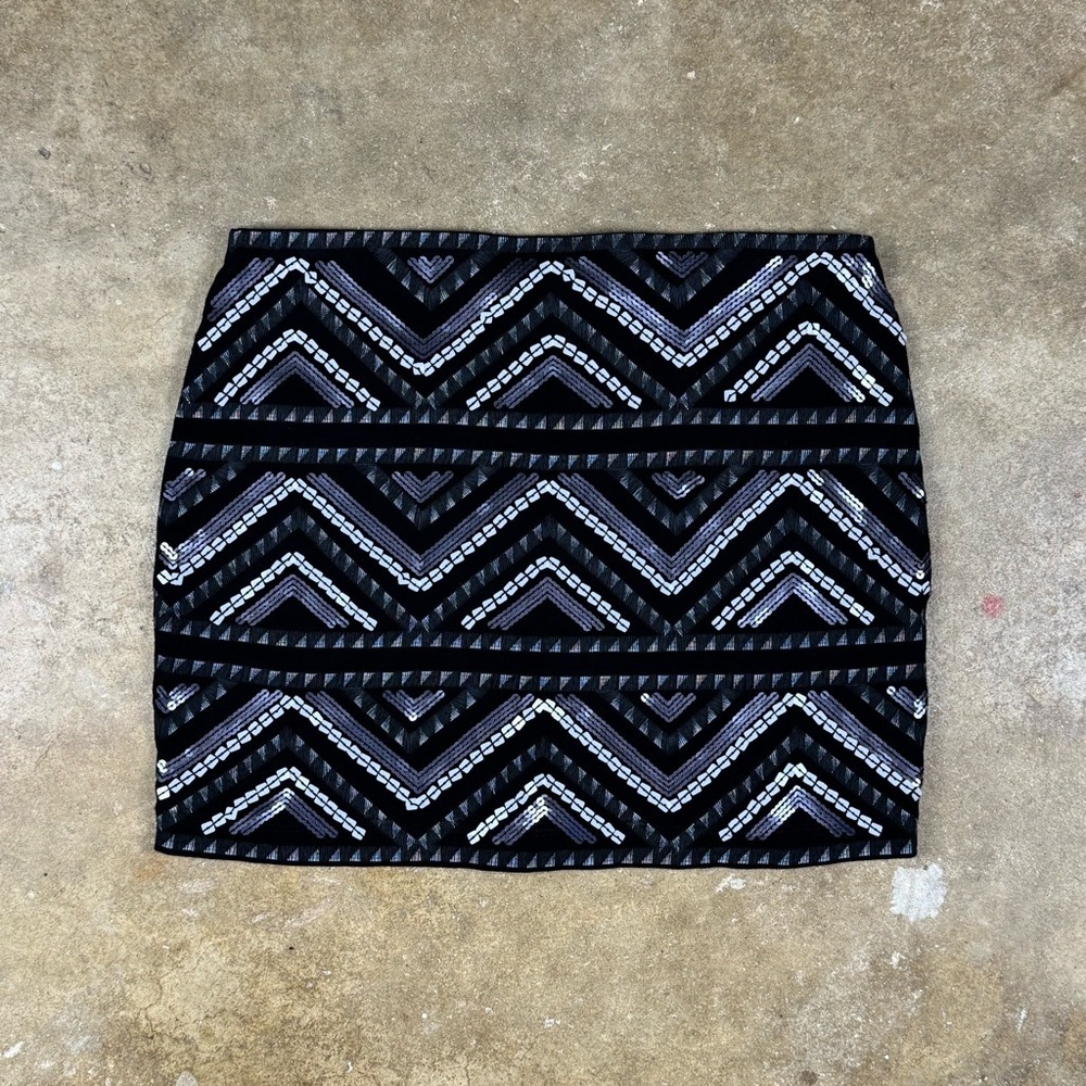 Express Chic Black And Silver Patterned Skirt Siz… - image 2